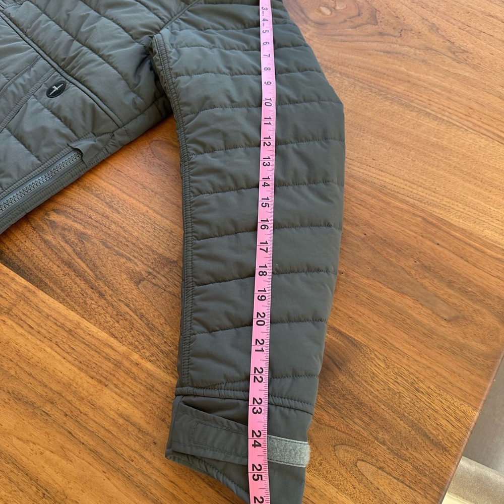 Relwen Channel Anorak in Dark Smoke - Picture 8 of 9